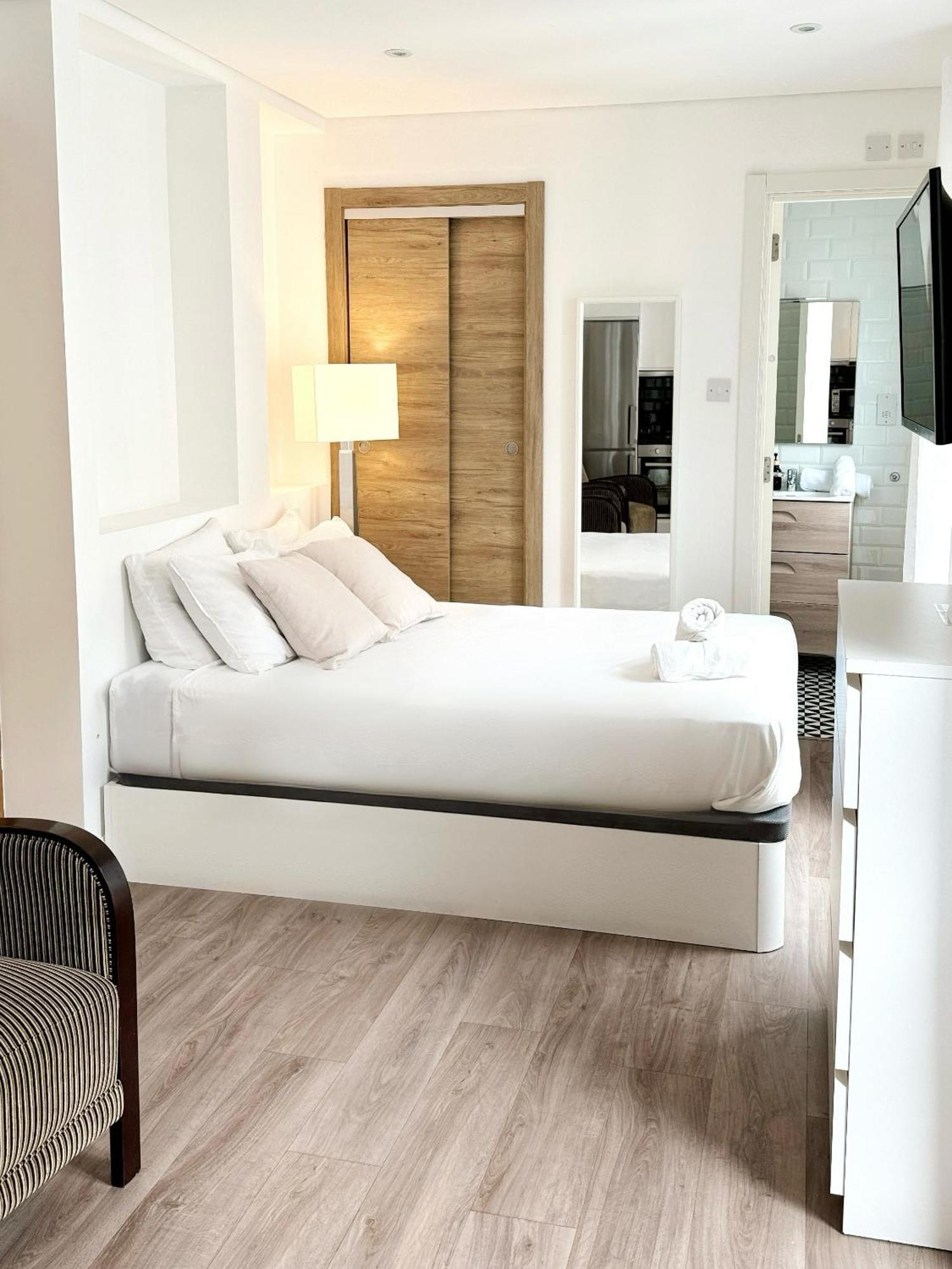 Fabulous City Centre Apartment - Grand Central House Gibraltar Bagian luar foto